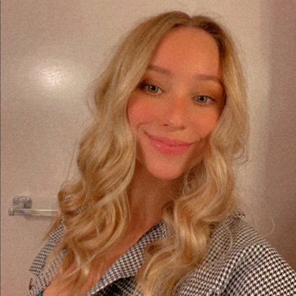 Meet your Posher, Katie - Picture 2 of 2